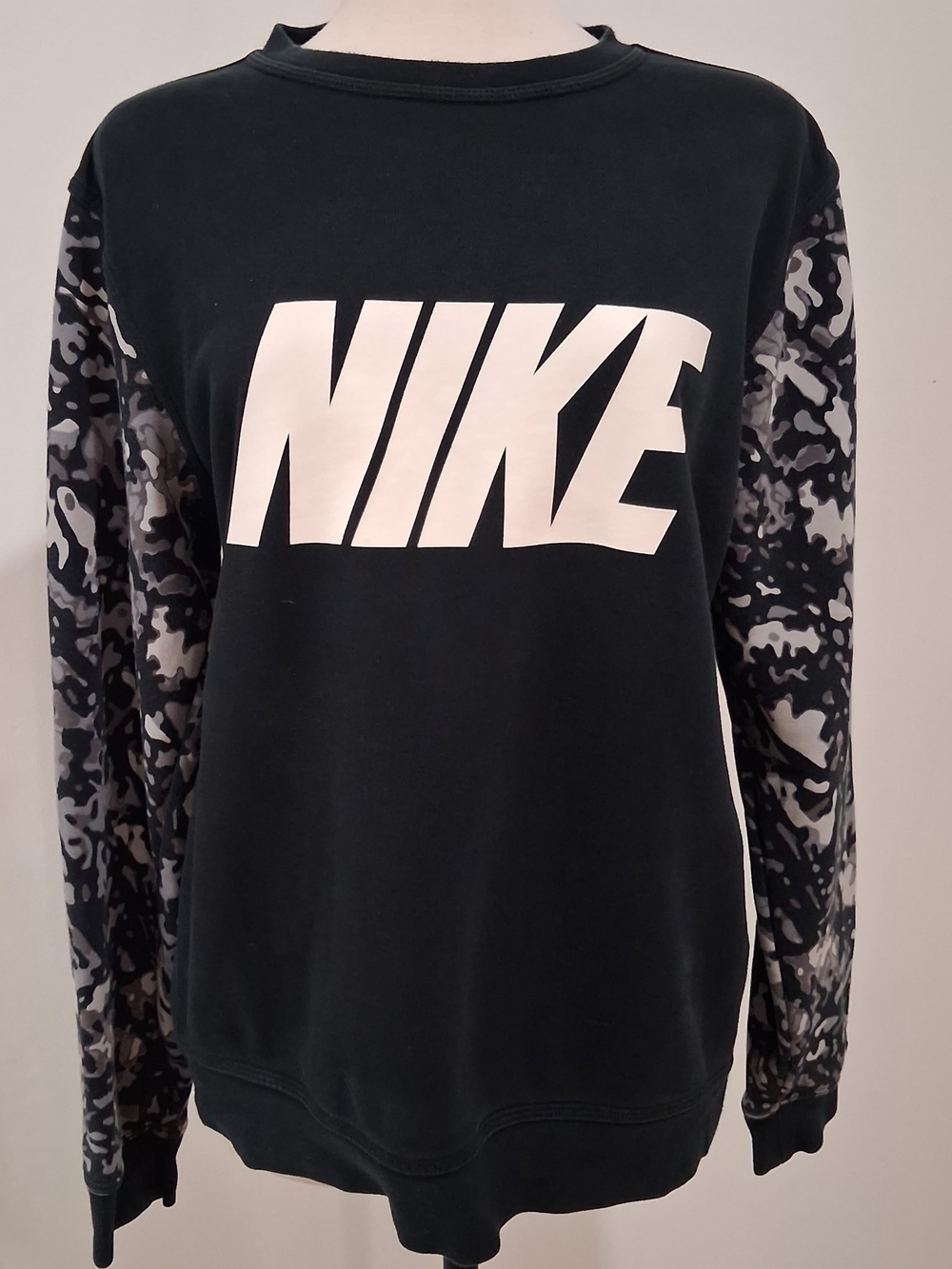 Nike Men’s Block Logo Camo Sleeve French Terry Crewneck Sweatshirt - Size L